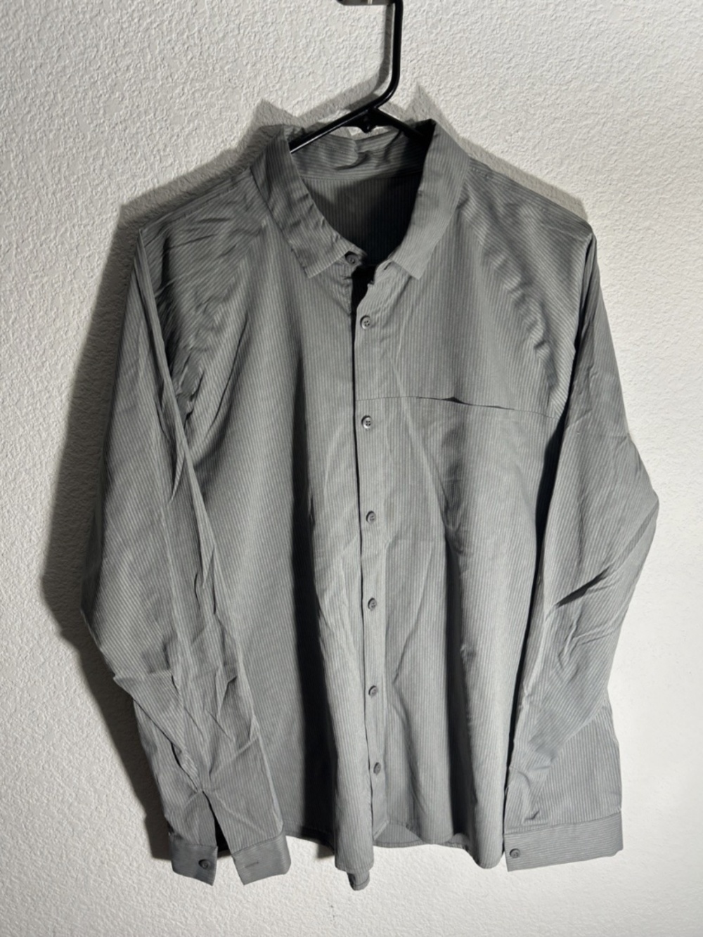 Lululemon Men's Size XL Gray Striped Button Front Long Sleeve Shirt euc